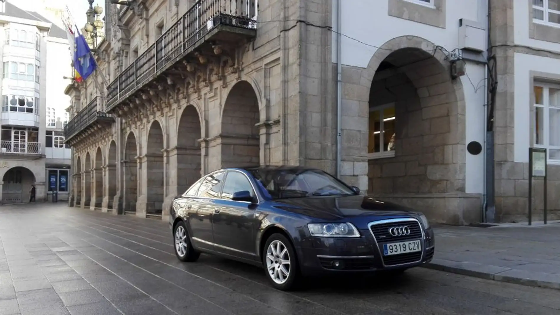 Actual coche oficial del Gobierno lucense Actual coche oficial del Gobierno lucense