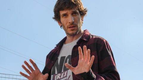 El actor Quim Guti&eacute;rrez, caracterizado como Javier en la segunda temporada de la serie 'El vecino'