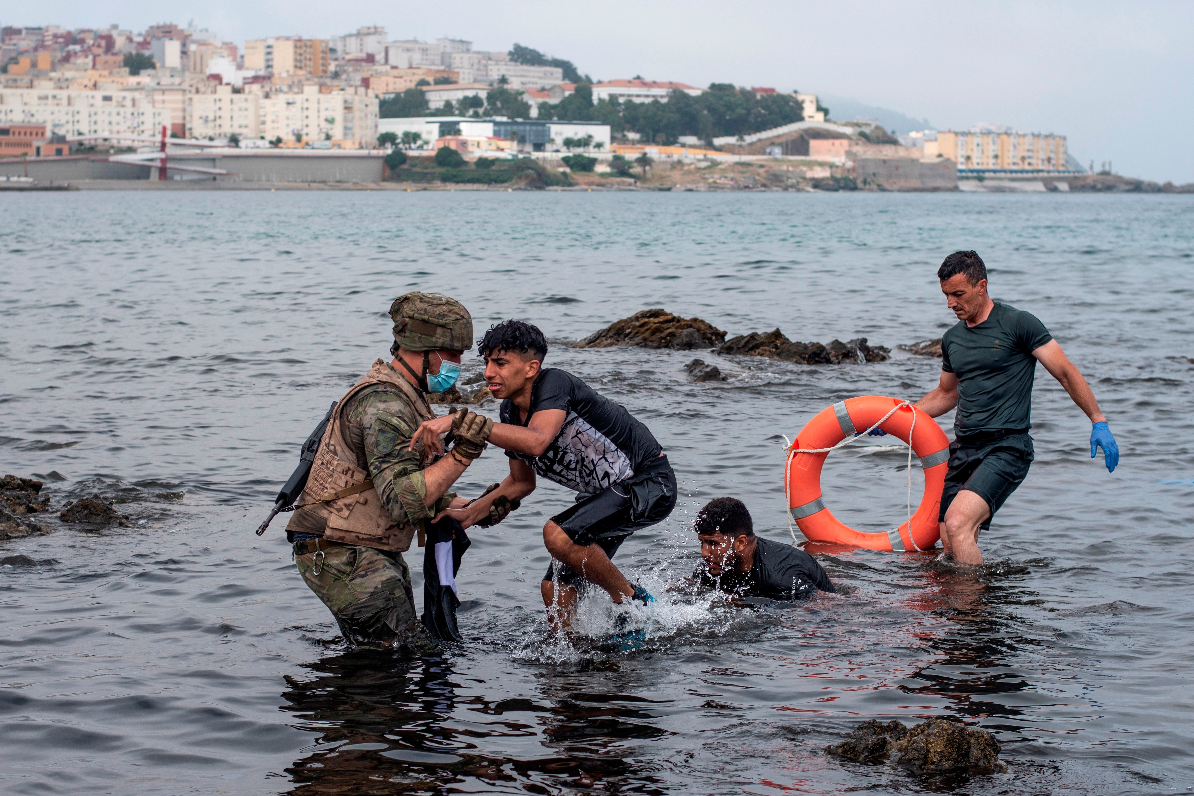 Vox retira su apoyo al Gobierno andaluz por acoger a 13 menores procedentes de Ceuta Vox retira su apoyo al Gobierno andaluz por acoger a 13 menores procedentes de Ceuta
