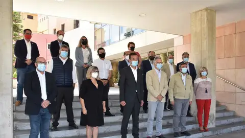 Elche, Santa Pola y Crevillent hacen frente común contra los recortes en el trasvase Tajo-Segura. Elche, Santa Pola y Crevillent hacen frente común contra los recortes en el trasvase Tajo-Segura.