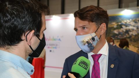EL alcalde de Torrox, en FItur 2021