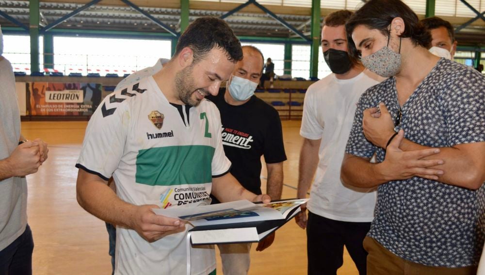 Nico López fue despedido por amigos y compañeros en el pPabellón de Carrús.