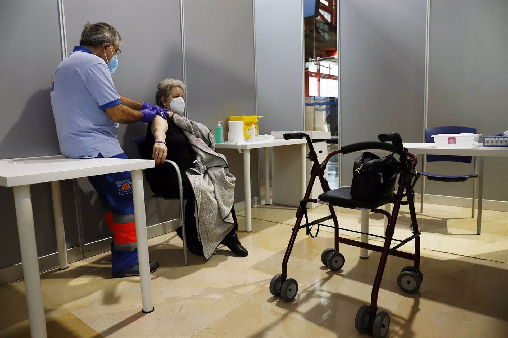 Concluye la vacunación de las personas sin hogar y de los profesionales que las atienden Concluye la vacunación de las personas sin hogar y de los profesionales que las atienden