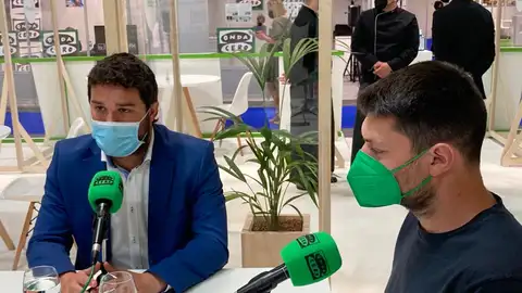 Alcalde de Valdés y concejal Turismo en OCR- Fitur. Alcalde de Valdés y concejal Turismo en OCR- Fitur.