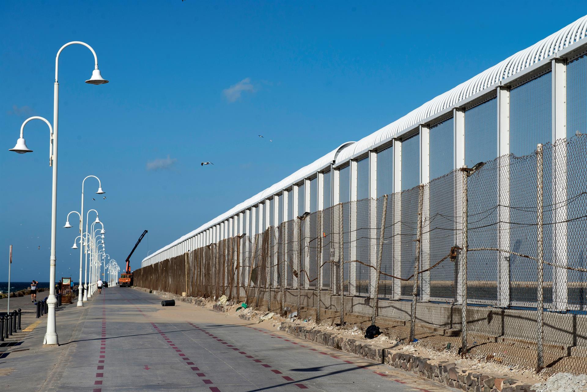 Grande-Marlaska cifra en treinta los migrantes que han entrado en Melilla y asegura que serán "localizados" y "devueltos" si procede Grande-Marlaska cifra en treinta los migrantes que han entrado en Melilla y asegura que serán "localizados" y "devueltos" si procede