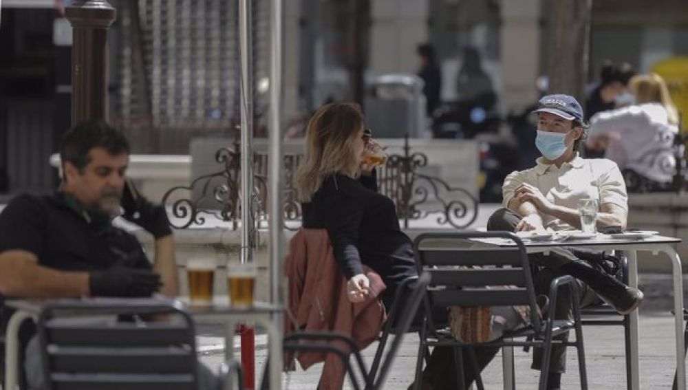 Sanidad considera "desafortunado" el auto que suspende el límite de horario de cierre de la hostelería Sanidad considera "desafortunado" el auto que suspende el límite de horario de cierre de la hostelería