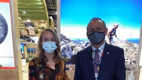 El Alcalde de Calvià, Alfonso Rodríguez, con nuestra compañera de Onda Cero, Elka Dimitrova, en FITUR. El Alcalde de Calvià, Alfonso Rodríguez, con nuestra compañera de Onda Cero, Elka Dimitrova, en FITUR.