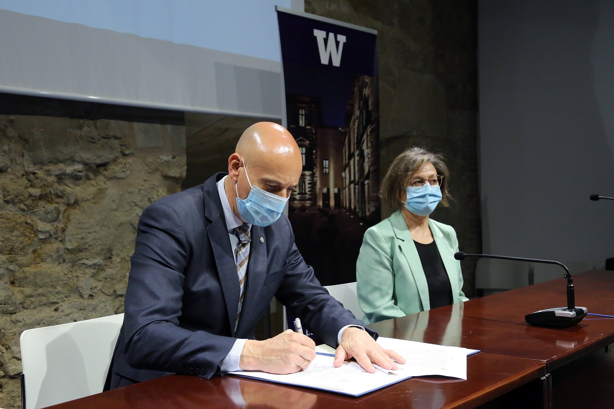 El ayuntamiento renueva su convenio con la Universidad de Washington El ayuntamiento renueva su convenio con la Universidad de Washington