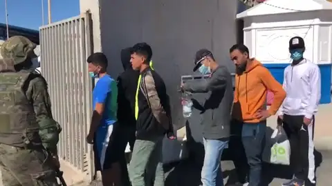 Inmigrantes en la frontera de Ceuta