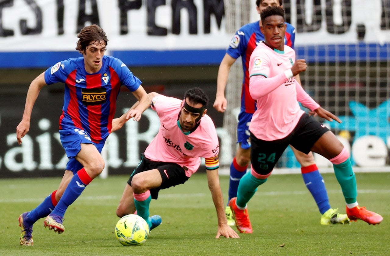 Griezmann acaba con la desgana del Barça y el Eibar desciende Griezmann acaba con la desgana del Barça y el Eibar desciende