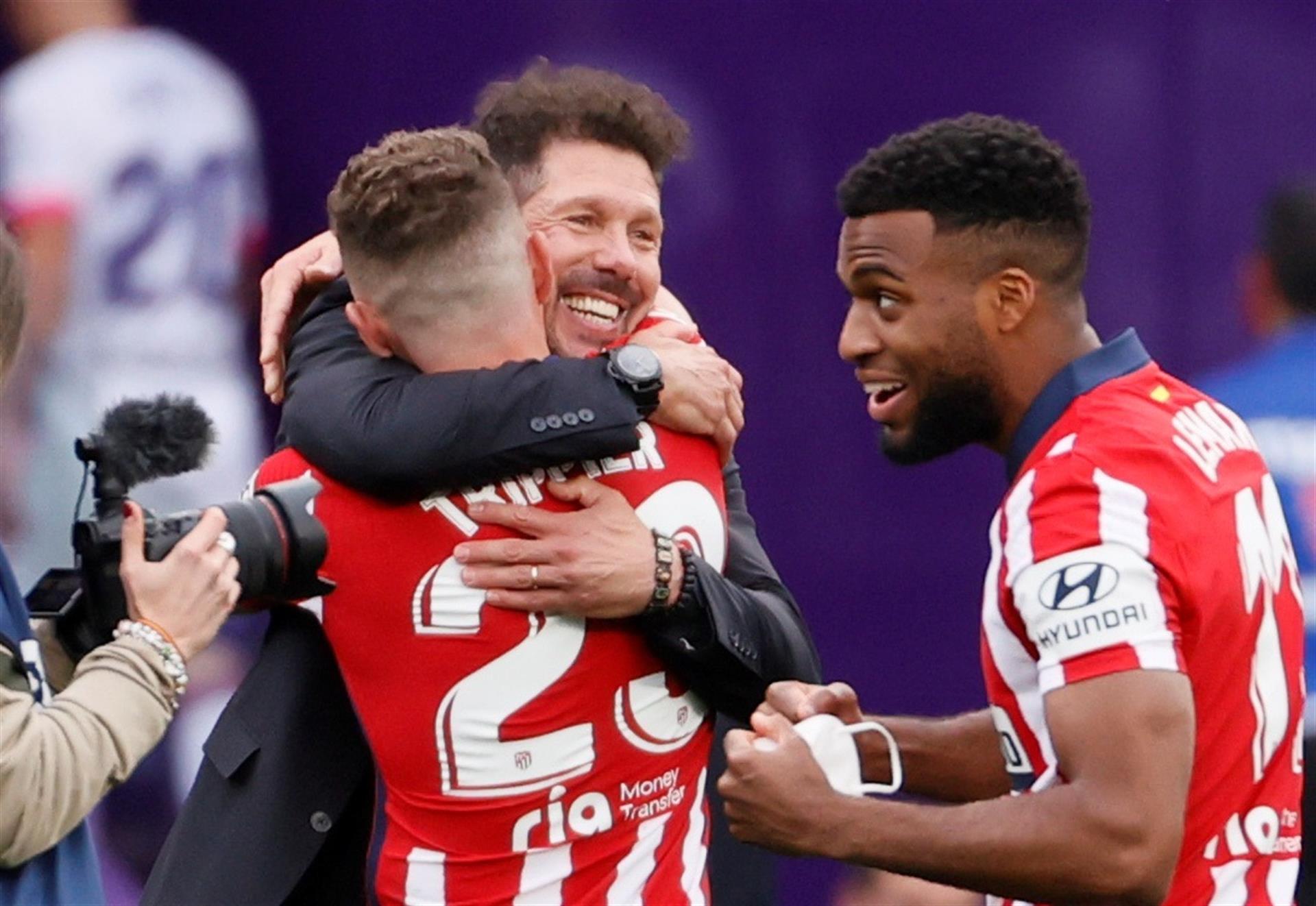 Simeone: "Desde el primer día que volví al Atleti, intenté y sigo intentando darle lo mejor que tengo y no voy a parar" Simeone: "Desde el primer día que volví al Atleti, intenté y sigo intentando darle lo mejor que tengo y no voy a parar"