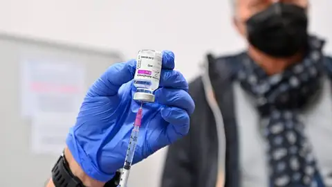 A3 Noticias Fin de Semana (22-05-21) ¿Segunda dosis de la vacuna de AstraZeneca o Pfizer? La decisión de más de un millón y medio de personas A3 Noticias Fin de Semana (22-05-21) ¿Segunda dosis de la vacuna de AstraZeneca o Pfizer? La decisión de más de un millón y medio de personas