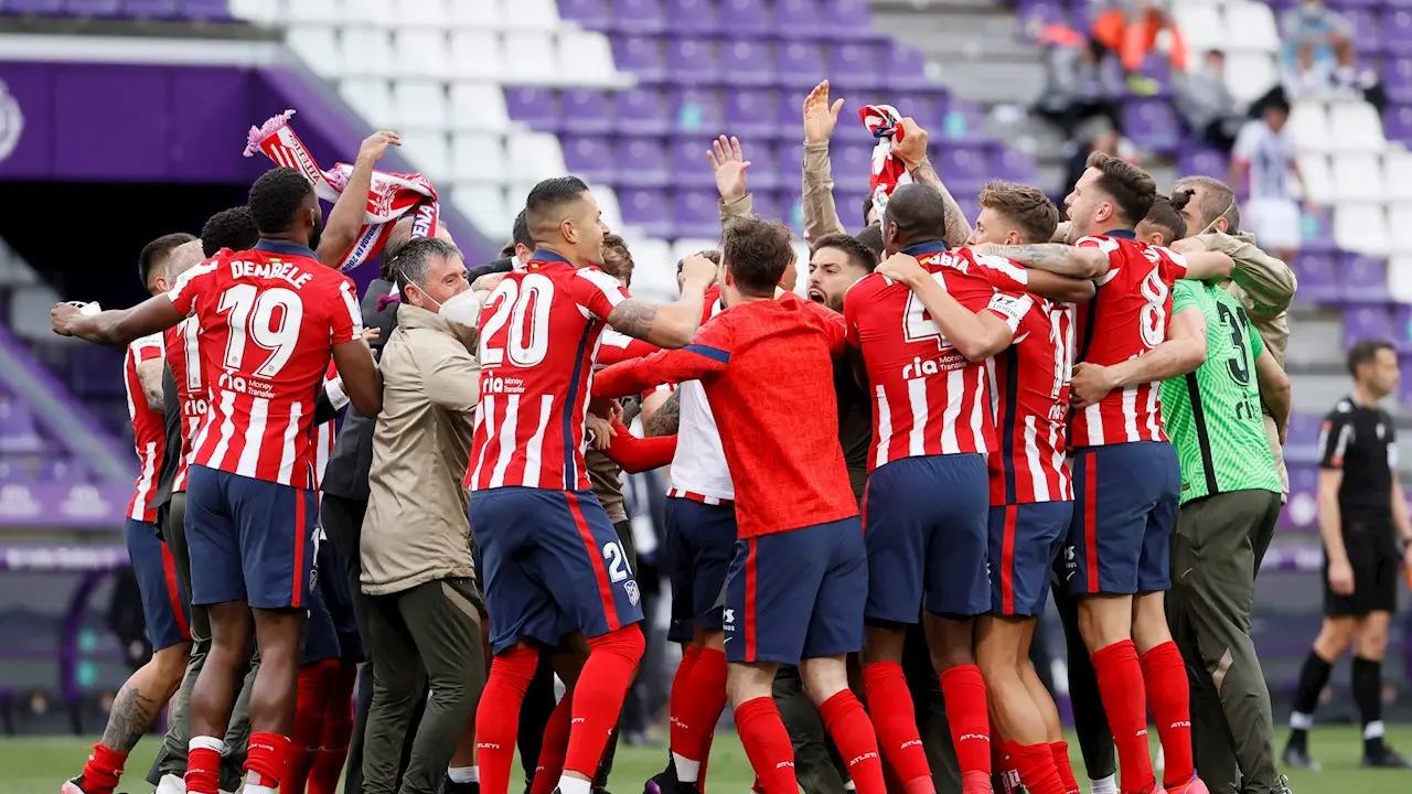 Los jugadores del Atlético de Madrid celebran el título de Liga tras ganar al Real Valladolid por 1-2 Los jugadores del Atlético de Madrid celebran el título de Liga tras ganar al Real Valladolid por 1-2