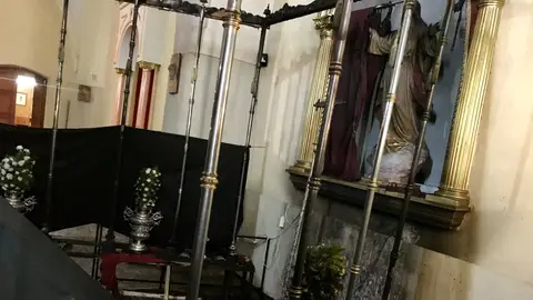 Algunas imágenes de la Iglesia de San Juan Bautista de Elche han quedado seriamente dañadas. SUCESOS