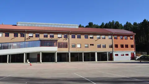 O colexio plurilingüe Ben-Cho-Shey terá nova cuberta na pista deportiva Colexio Ben-Cho-Shey