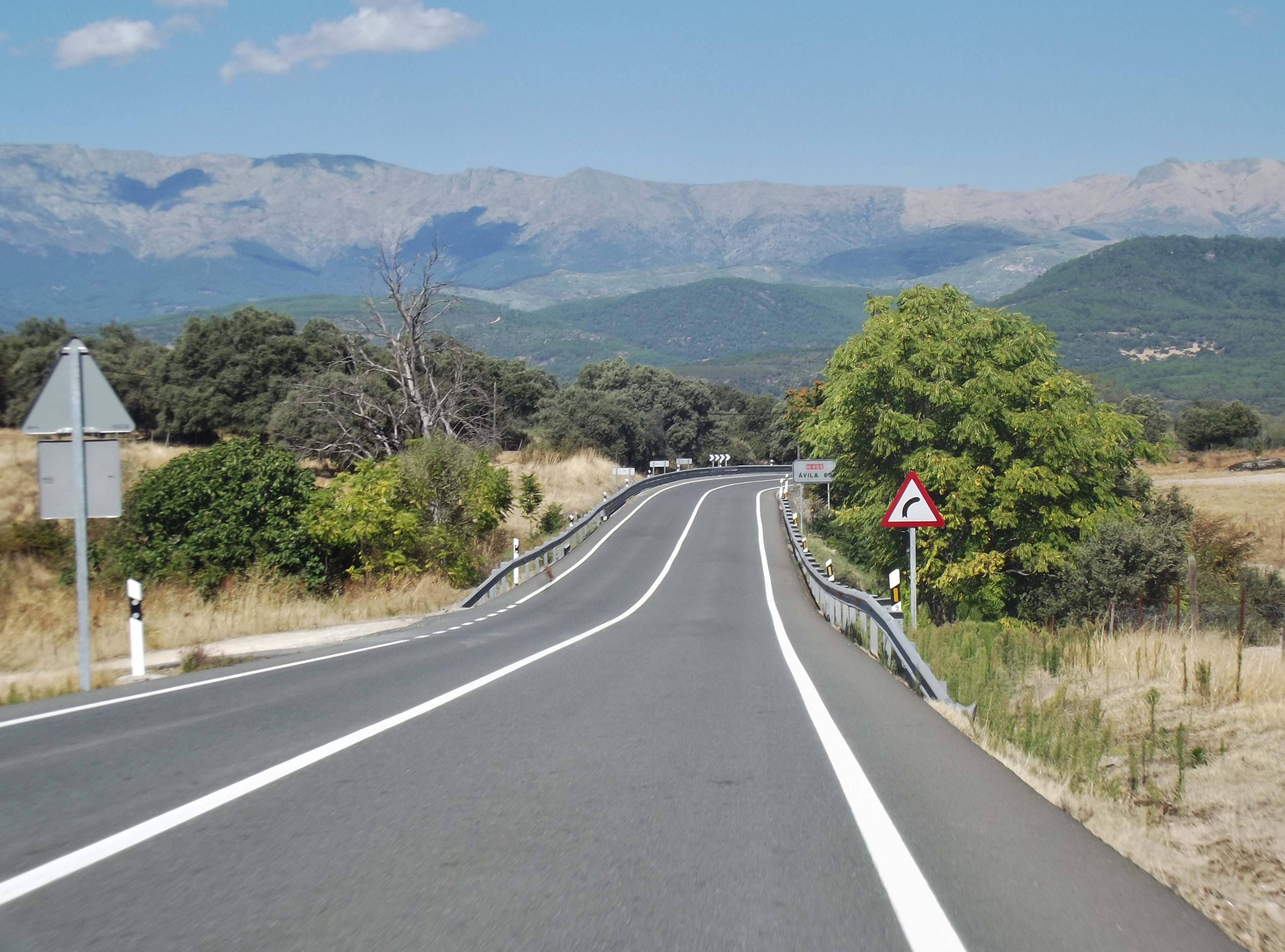 La Guardia Civil investiga al autor del atropello mortal de un ciclista en Cobisa La Guardia Civil investiga al autor del atropello mortal de un ciclista en Cobisa