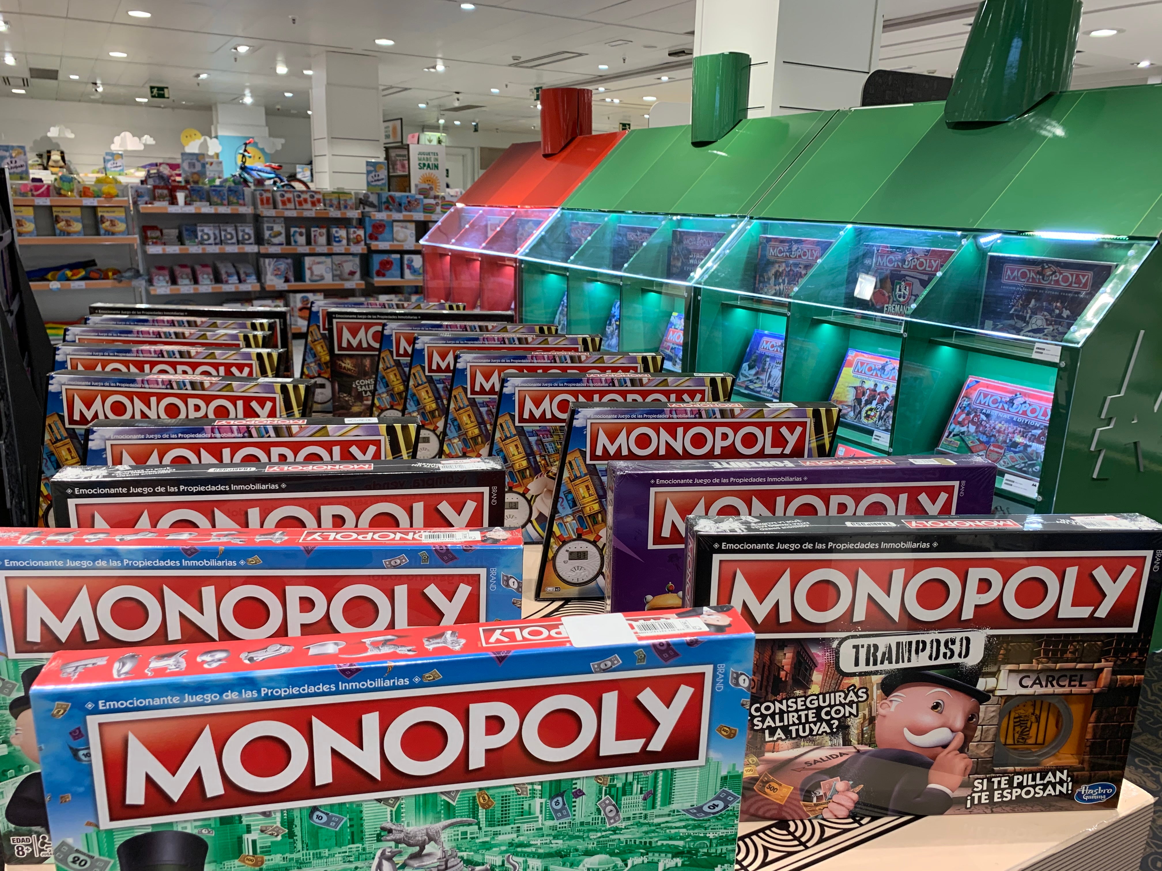 Hasta 50 versiones del Monopoly, ¿Cuál es tu favorita?. Ya las puedes conocer en una exposición en el Corte Inglés Hasta 50 versiones del Monopoly, ¿Cuál es tu favorita?. Ya las puedes conocer en una exposición en el Corte Inglés