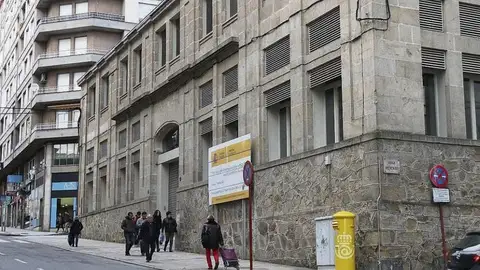 A sede da Asociación de Veciños Ponte Canedo non foi desmantelada local social situado na antigua plaza de abastos
