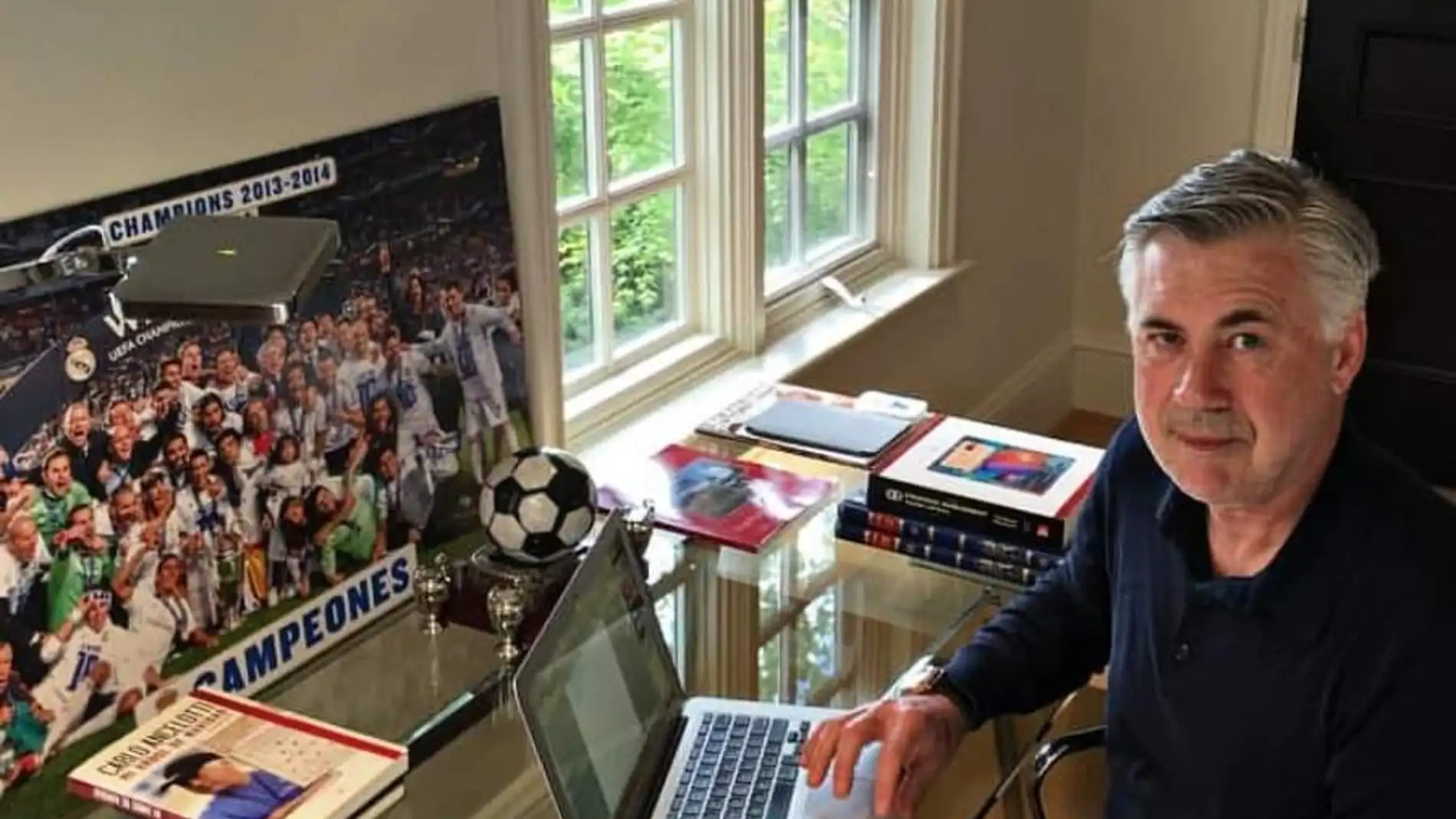 Ancelotti en su despacho