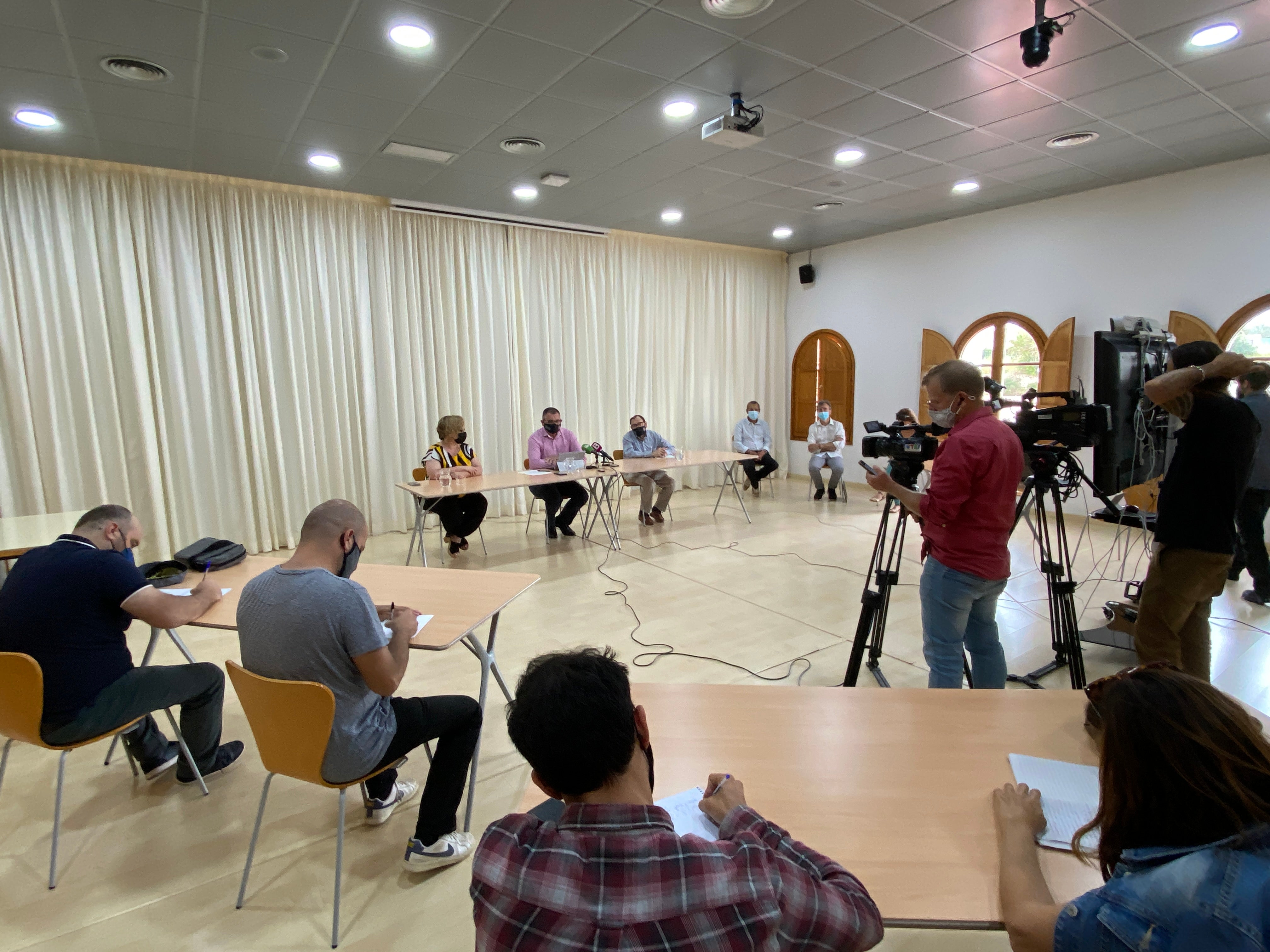 Los vecinos del edificio Don Pepe en Sant Josep tienen 72 horas para desalojar el edificio Los vecinos del edificio Don Pepe en Sant Josep tienen 72 horas para desalojar el edificio