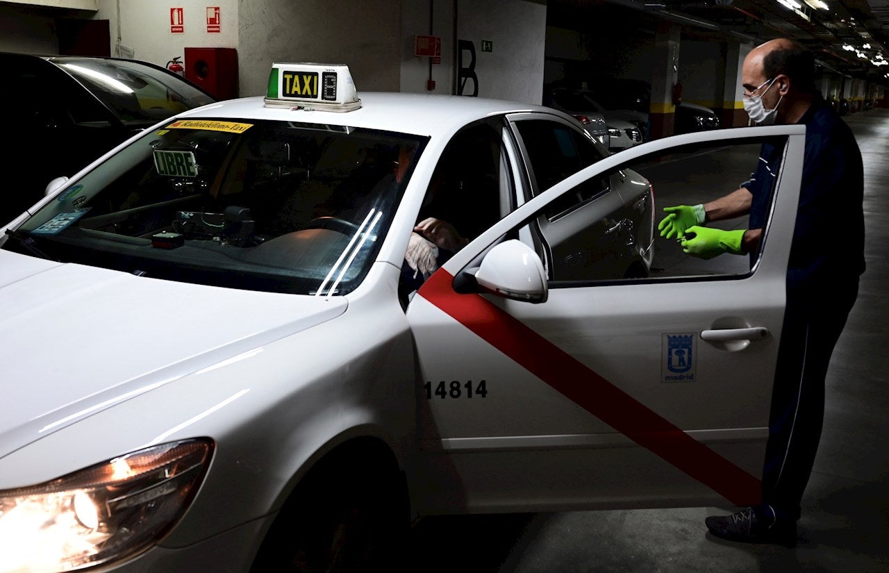 Madrid aprueba su nuevo plan para el taxi: precios cerrados, vehículos compartidos y uniforme Madrid aprueba su nuevo plan para el taxi: precios cerrados, vehículos compartidos y uniforme