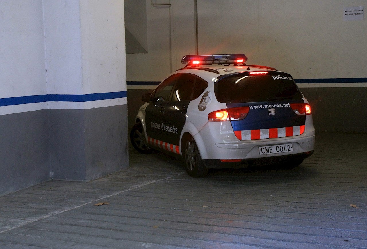 Investigan la muerte por quemaduras de un hombre y una mujer en Sant Vicenç de Castellet (Barcelona) Investigan la muerte por quemaduras de un hombre y una mujer en Sant Vicenç de Castellet (Barcelona)