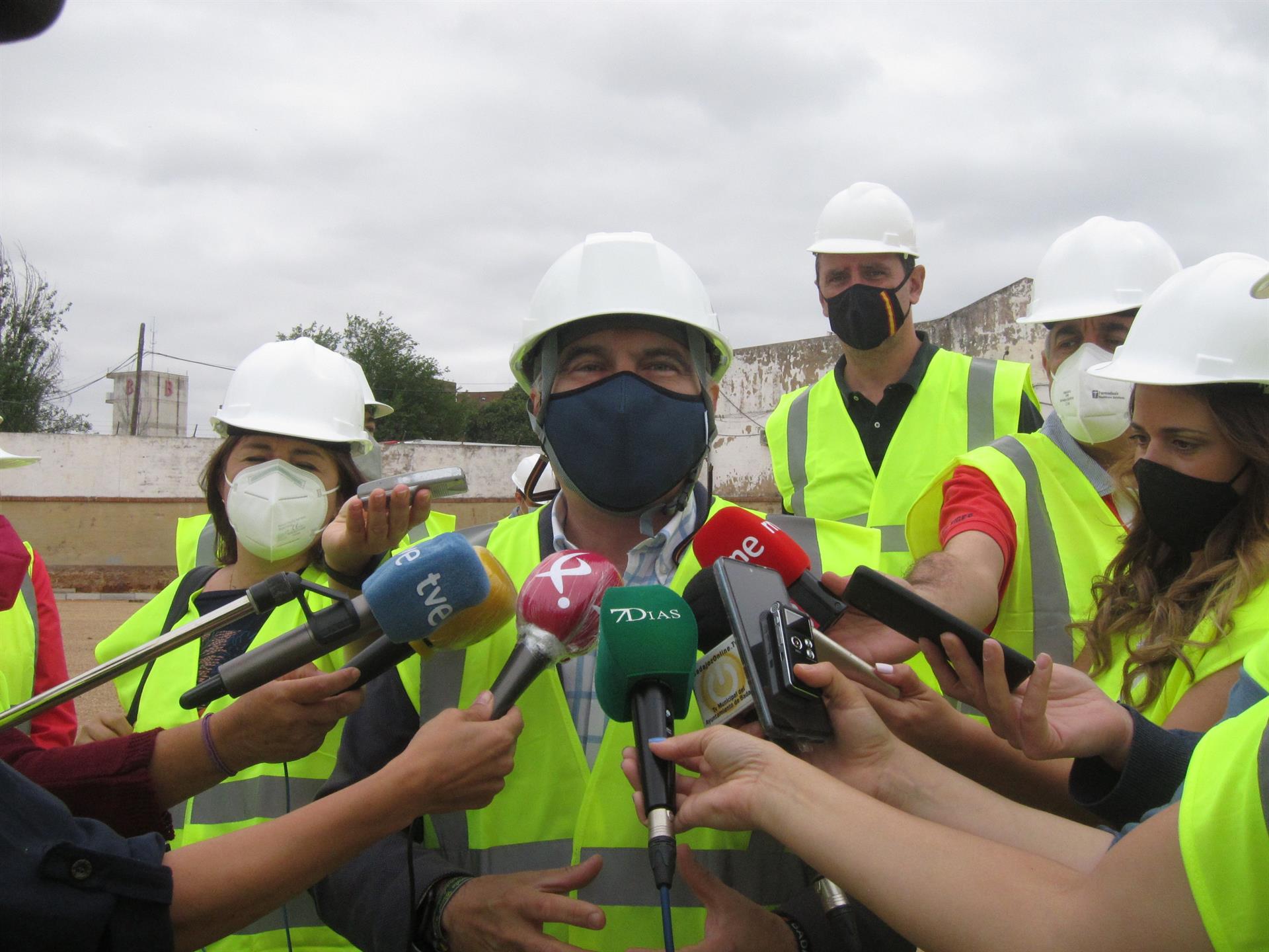 Las obras del campo de fútbol 11 junto al Seminario de Badajoz finalizarán este verano Las obras del campo de fútbol 11 junto al Seminario de Badajoz finalizarán este verano