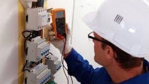 Un t&eacute;cnico mejor opci&oacute;n para evitar sorpresas en factura electrica.