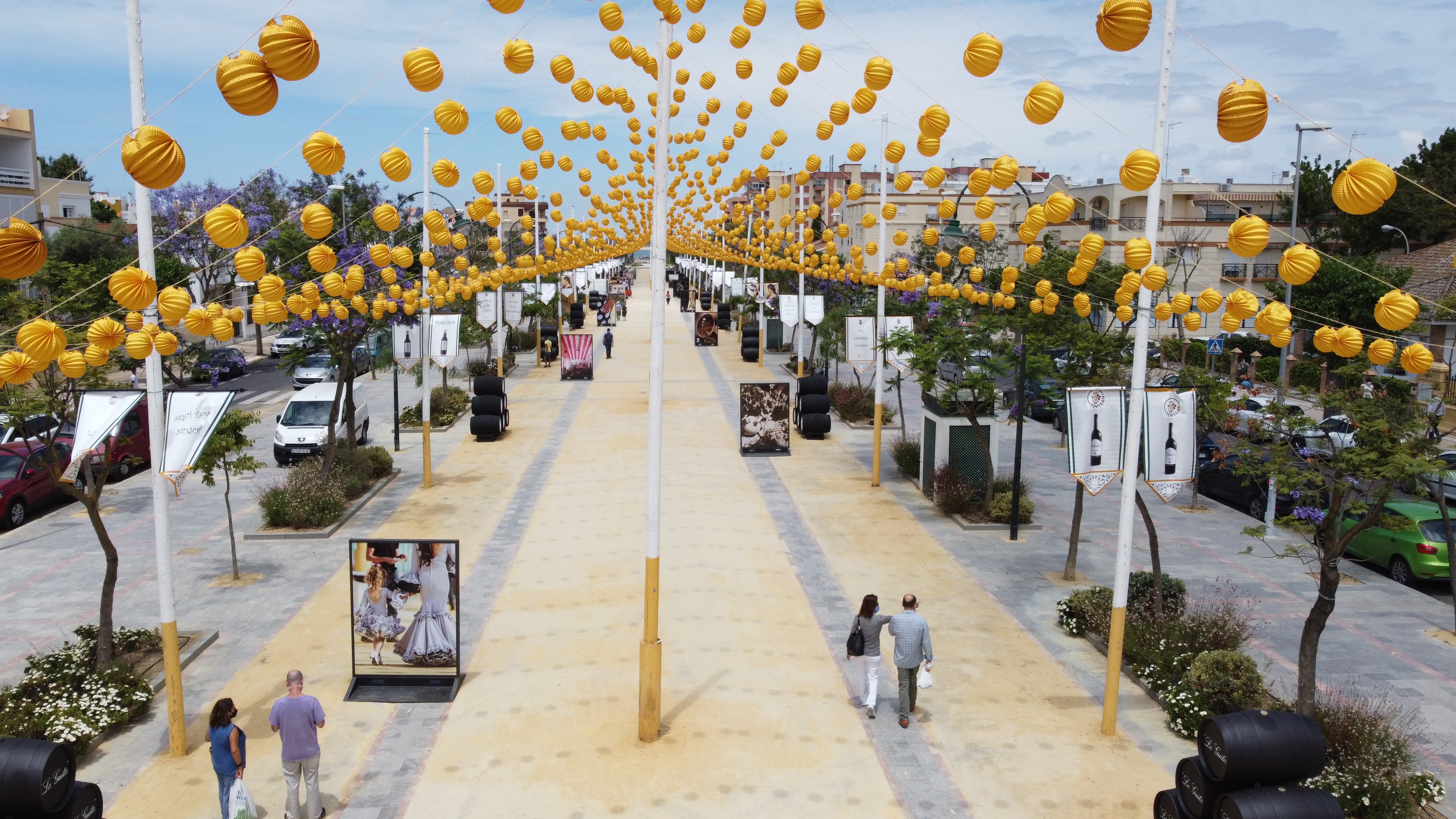 La Calzada de Sanlúcar se viste de Feria 'sin feria' La Calzada de Sanlúcar se viste de Feria 'sin feria'