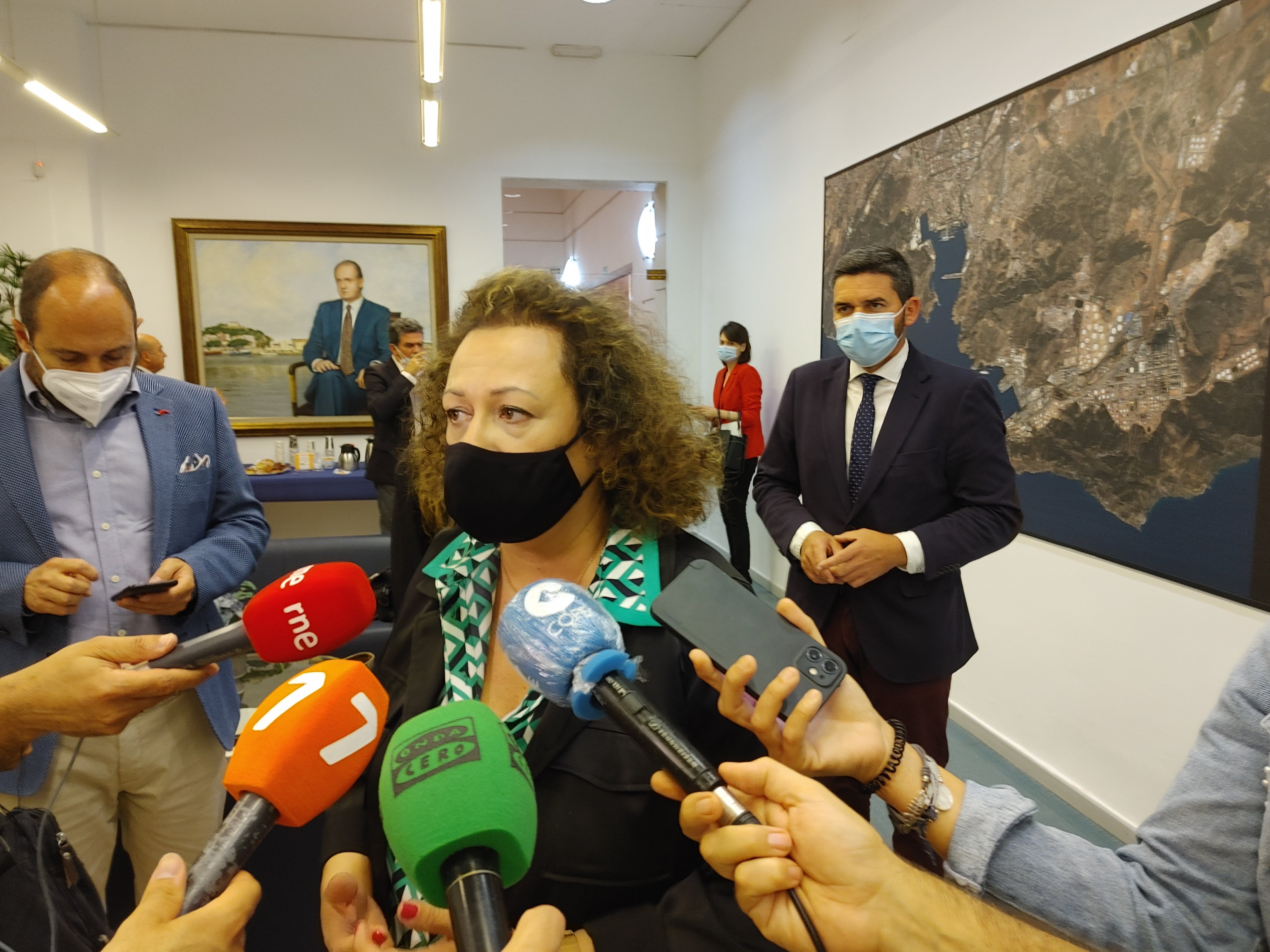 La Presidenta de la Autoridad Portuaria confía en que a finales de verano, el puerto de Cartagena reciba su primer crucero internacional tras la pandemia. La Presidenta de la Autoridad Portuaria confía en que a finales de verano, el puerto de Cartagena reciba su primer crucero internacional tras la pandemia.