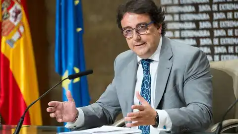 El consejero de Sanidad, José María Vergeles, se vacunará este miércoles en Badajoz Badajoz