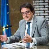 El consejero de Sanidad, José María Vergeles, se vacunará este miércoles en Badajoz