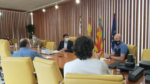 Reunión entre el alcalde y una representación de los hosteleros de La Explanada de España Reunión entre el alcalde y una representación de los hosteleros de La Explanada de España