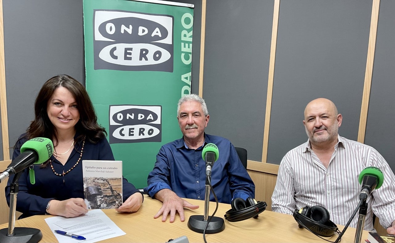 El escritor, Antonio Marchal-Sabater, nos cautiva con 'Epitafio para aun extraño' su nueva novela negra con tintes históricos El escritor, Antonio Marchal-Sabater, nos cautiva con 'Epitafio para aun extraño' su nueva novela negra con tintes históricos