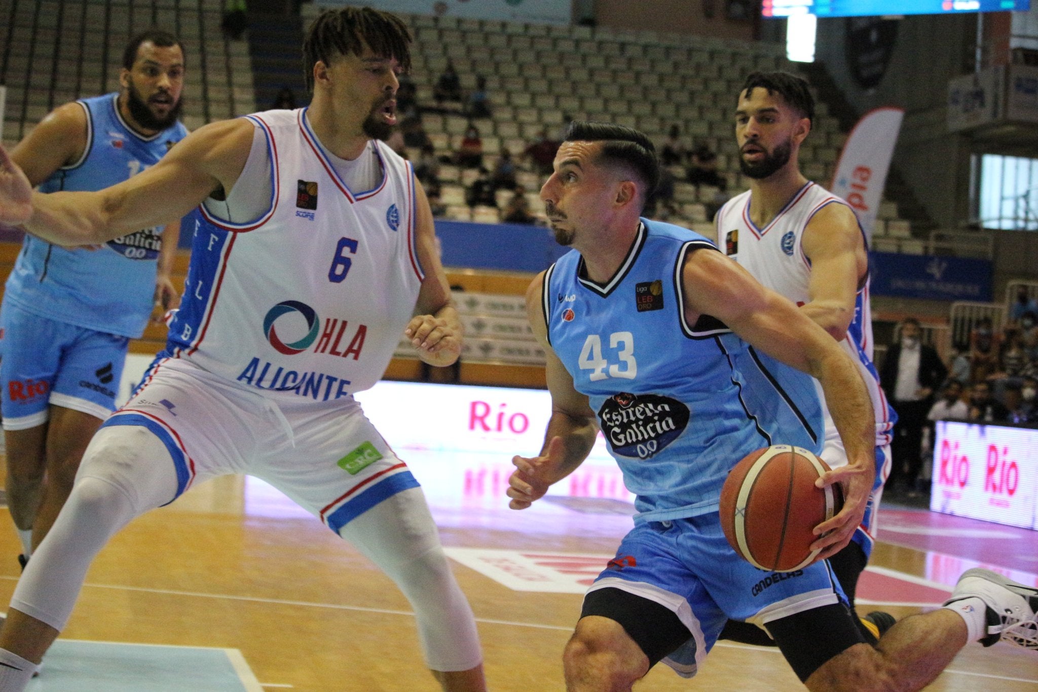 El HLA cae por uno ante Breogán en un partido loco que llegó a perder por 17 El HLA cae por uno ante Breogán en un partido loco que llegó a perder por 17