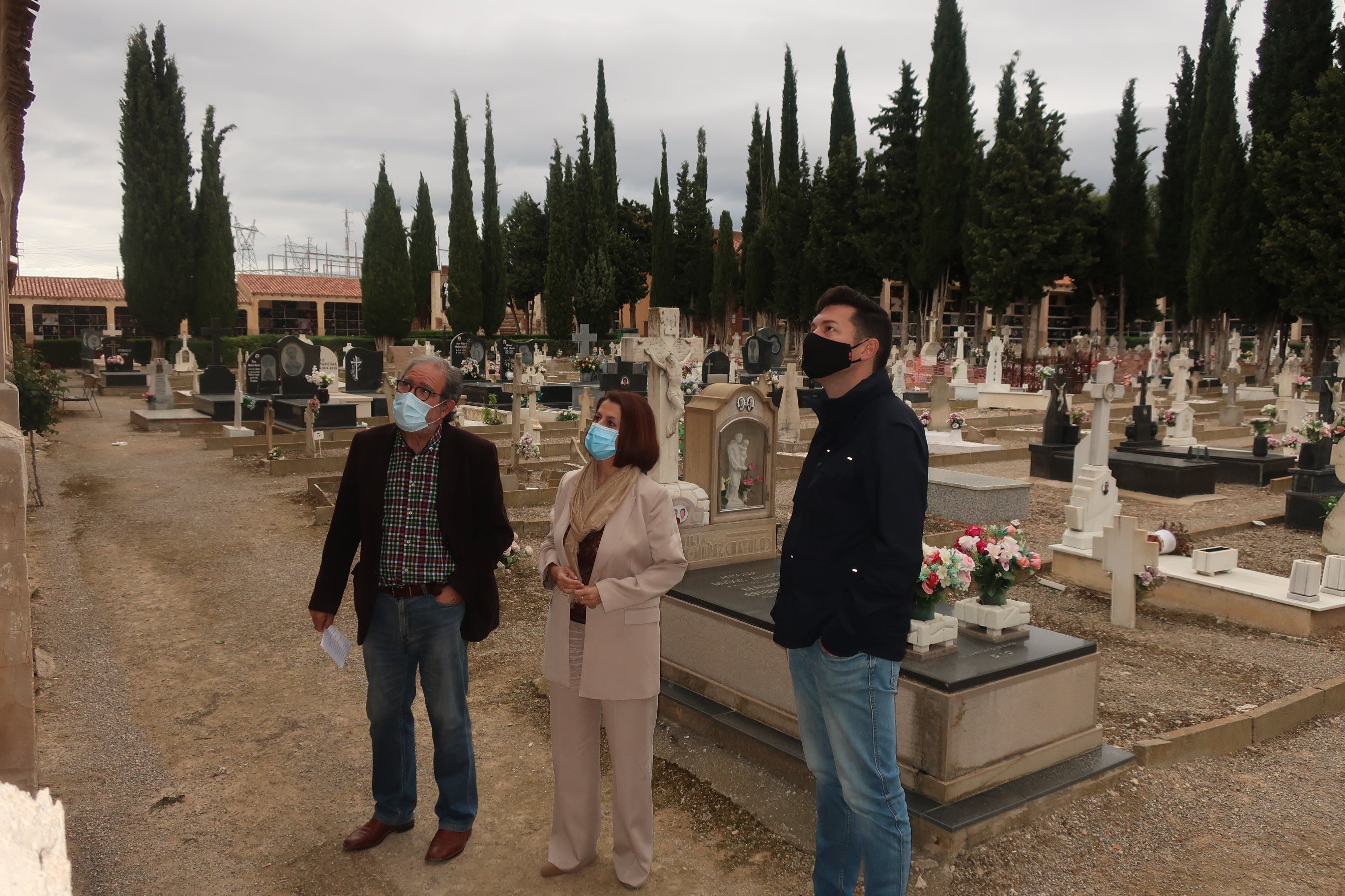 Una guía recoge historias del cementerio de Teruel Una guía recoge historias del cementerio de Teruel