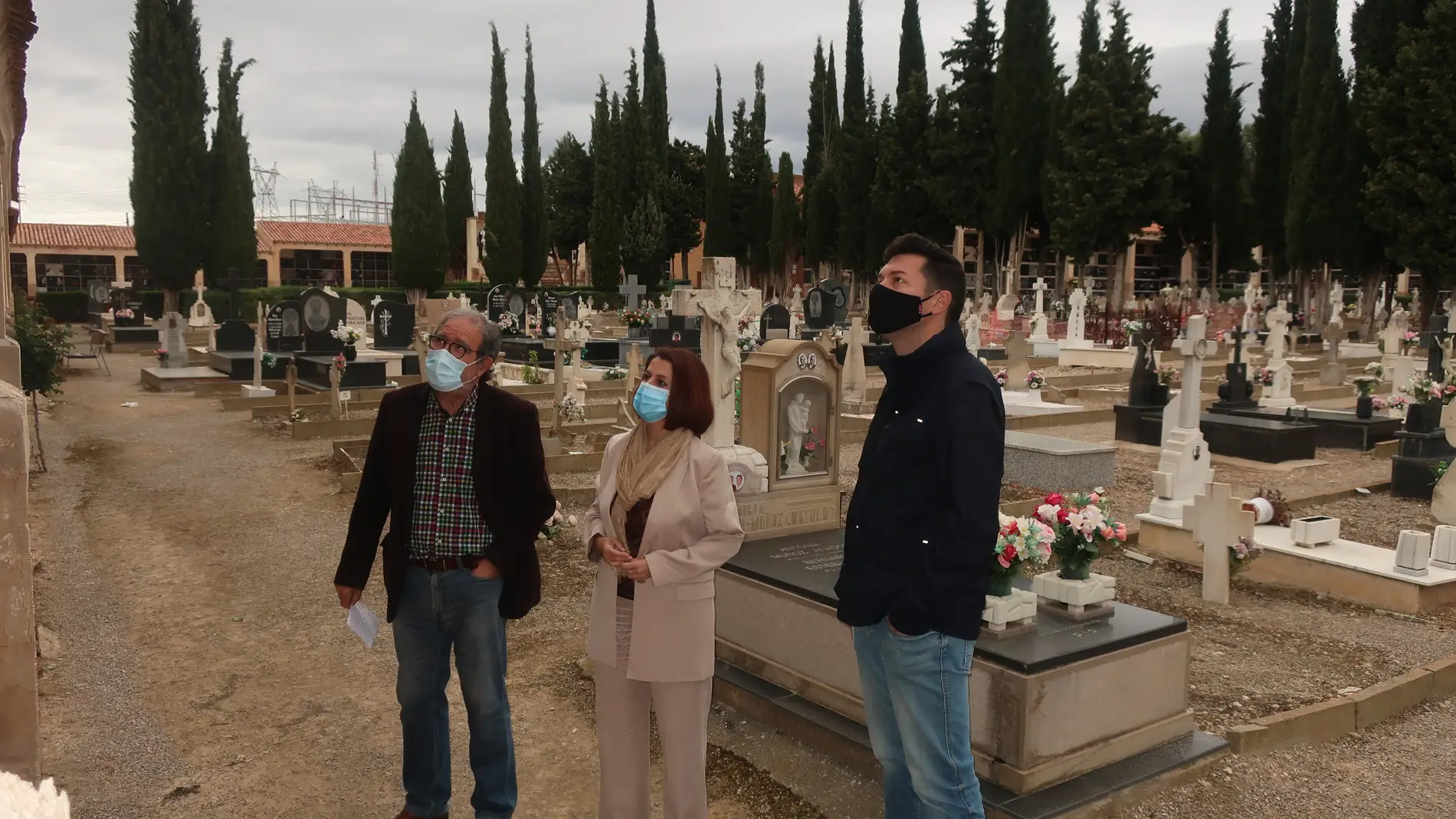 Una guía recoge historias del cementerio de Teruel