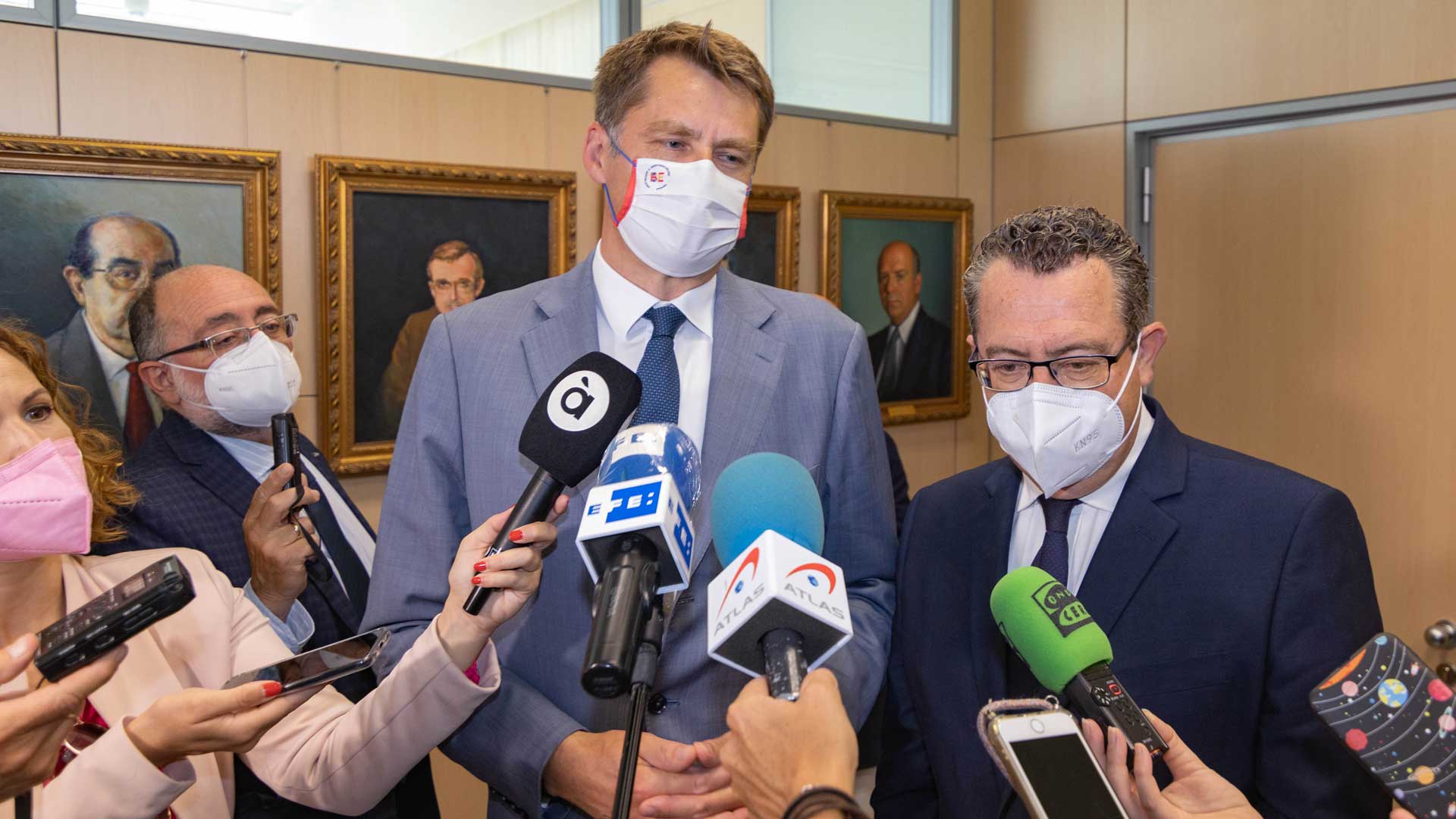 El embajador de Reino Unido descarta incluir por ahora en la lista verde a España y la Comunitat El embajador de Reino Unido descarta incluir por ahora en la lista verde a España y la Comunitat