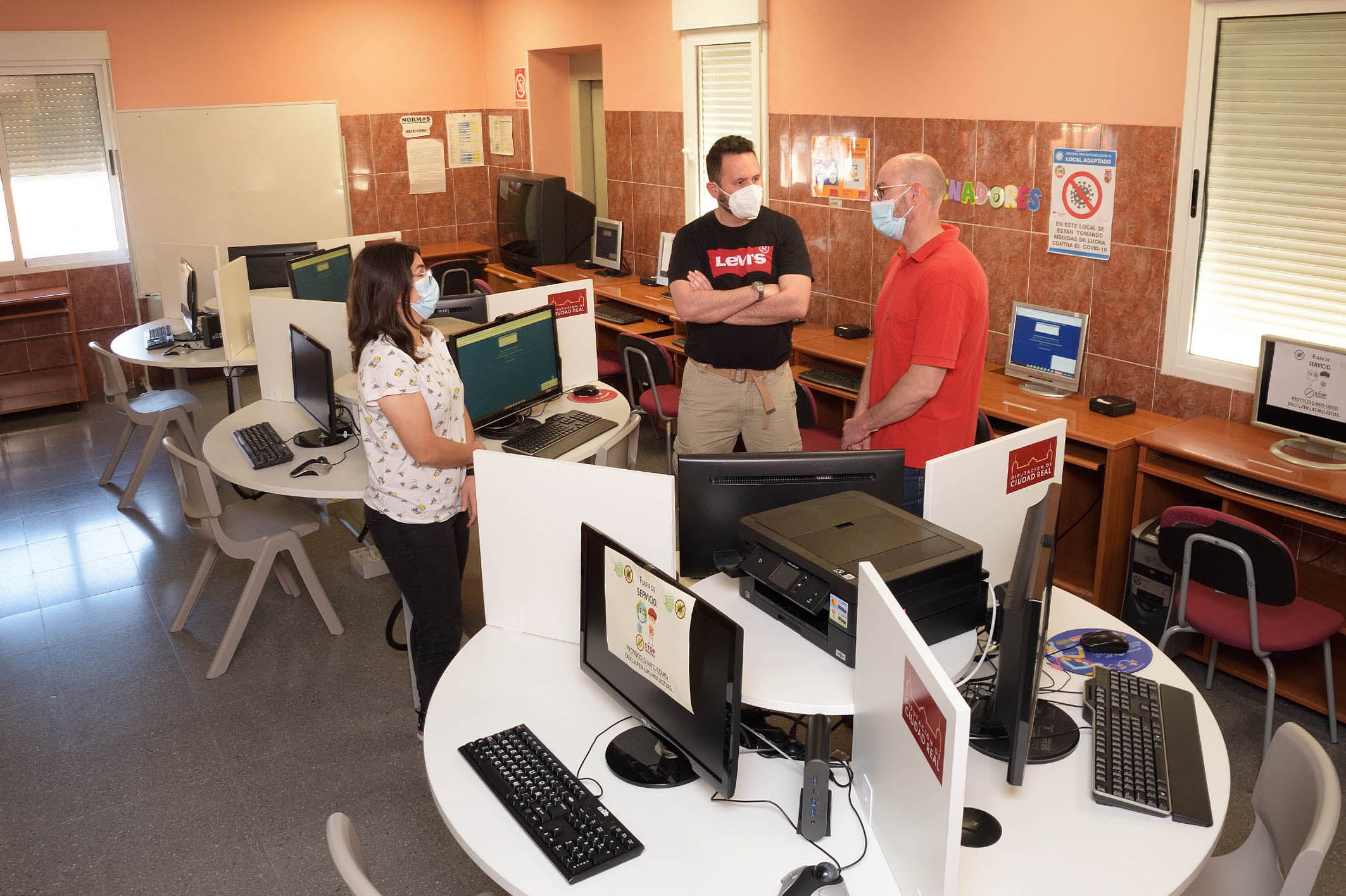 Pedro Ángel Jiménez visita el Punto de Inclusión Digital Pedro Ángel Jiménez visita el Punto de Inclusión Digital