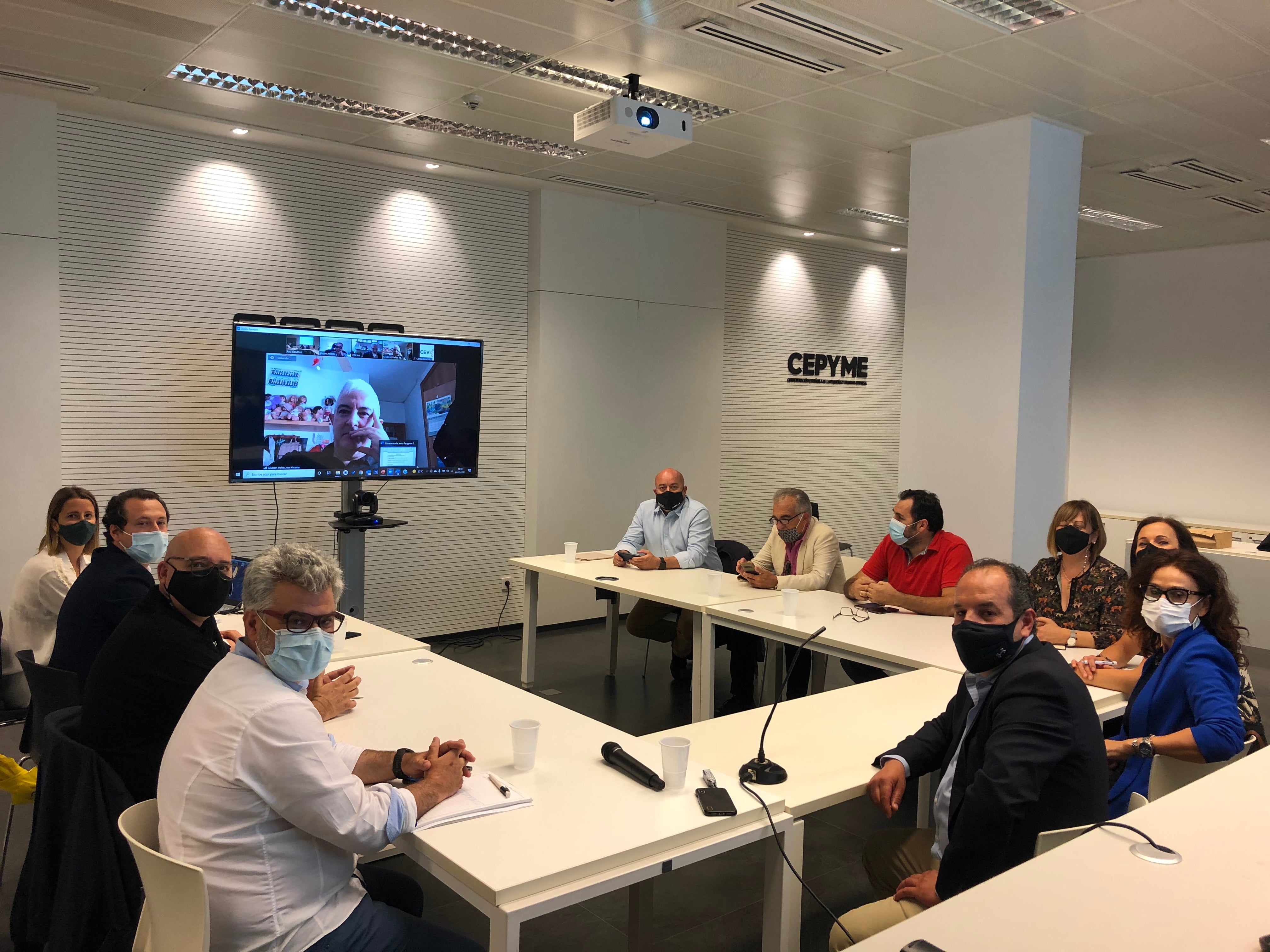 Facpyme denuncia que las nuevas tarifas de la luz son un mazazo para comercios, pymes y autónomos Facpyme denuncia que las nuevas tarifas de la luz son un mazazo para comercios, pymes y autónomos