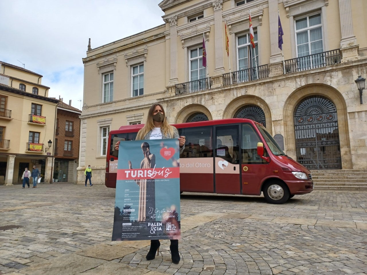 Durante el primer mes 400 visitantes utilizan el TURISbús para visitar El Cristo del Otero Durante el primer mes 400 visitantes utilizan el TURISbús para visitar El Cristo del Otero
