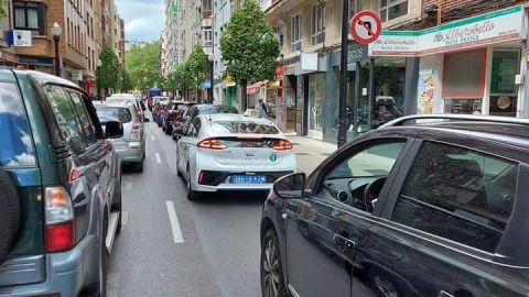 Atasco en la Avenida de la Costa (Gij&oacute;n)