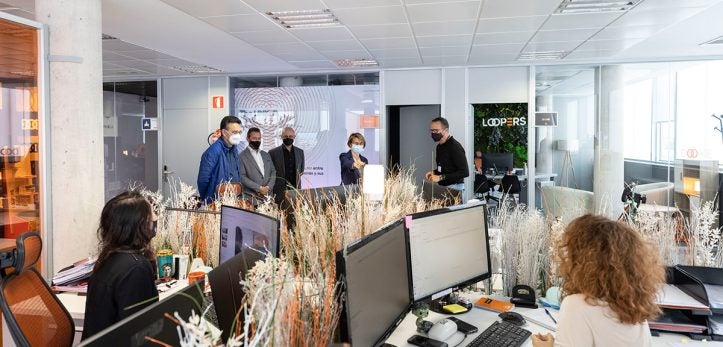 La Rectora Eva Alcón visita a las empresas Loopers Y Gea en Espaitec La Rectora Eva Alcón visita a las empresas Loopers Y Gea en Espaitec