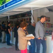El Paseo de Cánovas se convierte un año más en el epicentro de la literatura en la ciudad con la XXI Feria del Libro
