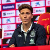 El jugador de la selección española, Pau Torres, comparece ante los medios