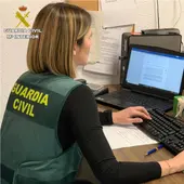 A los detenidos les constan además diez requisitorias de diferentes juzgados, varias de ellas, son órdenes de detención dimanantes de Juzgados de La Coruña, Orense, Madrid y Orihuela A los detenidos les constan además diez requisitorias de diferentes juzgados, varias de ellas, son órdenes de detención dimanantes de Juzgados de La Coruña, Orense, Madrid y Orihuela