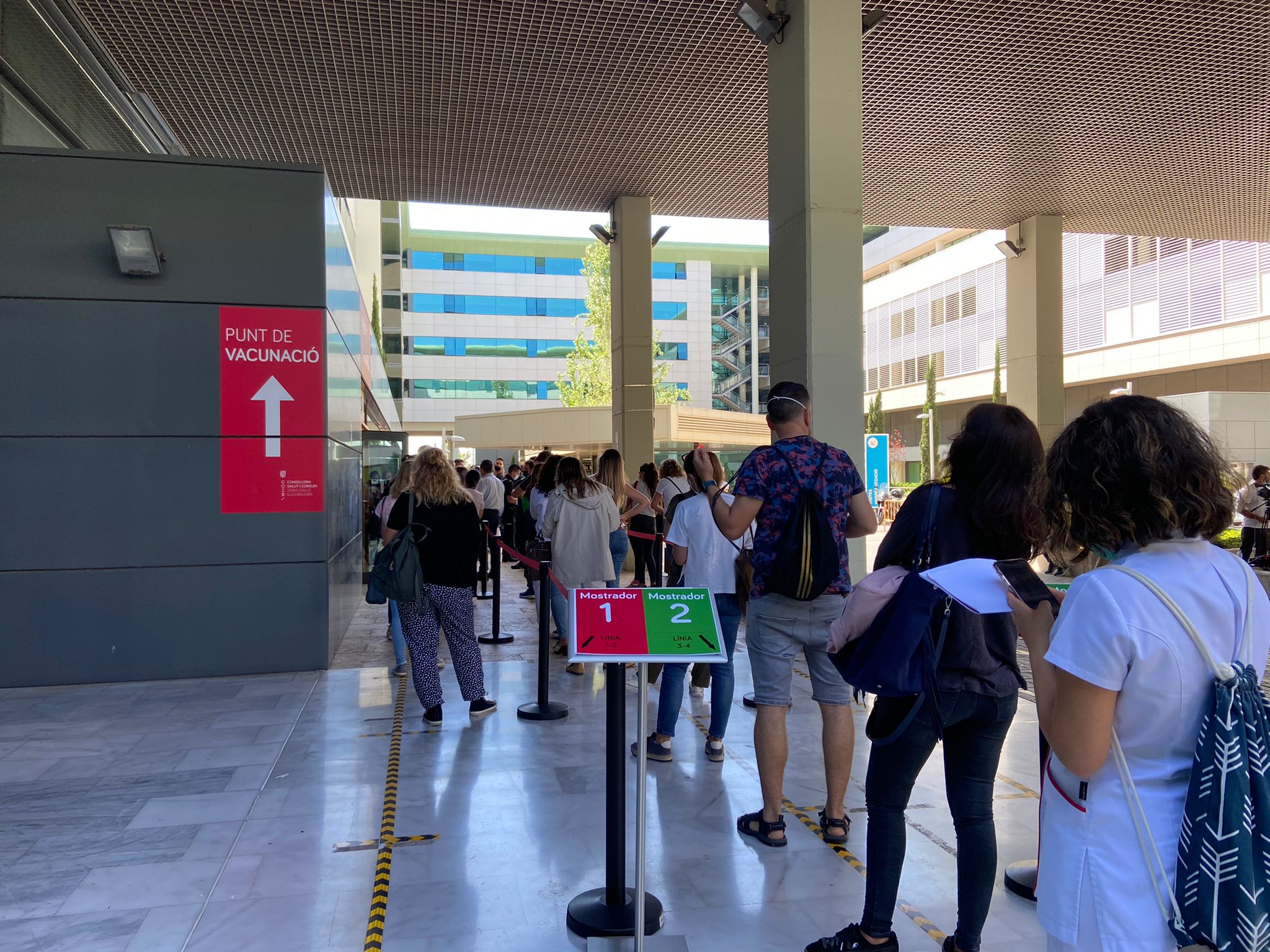 Son Espases abre seis líneas de vacunación para completar la segunda dosis de Astrazeneca Son Espases abre seis líneas de vacunación para completar la segunda dosis de Astrazeneca