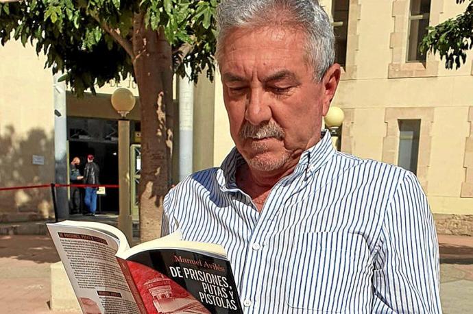 Manuel Avilés presenta su libro "De prisiones, putas y pistolas" en la Sede Ciudad de Alicante Manuel Avilés presenta su libro "De prisiones, putas y pistolas" en la Sede Ciudad de Alicante