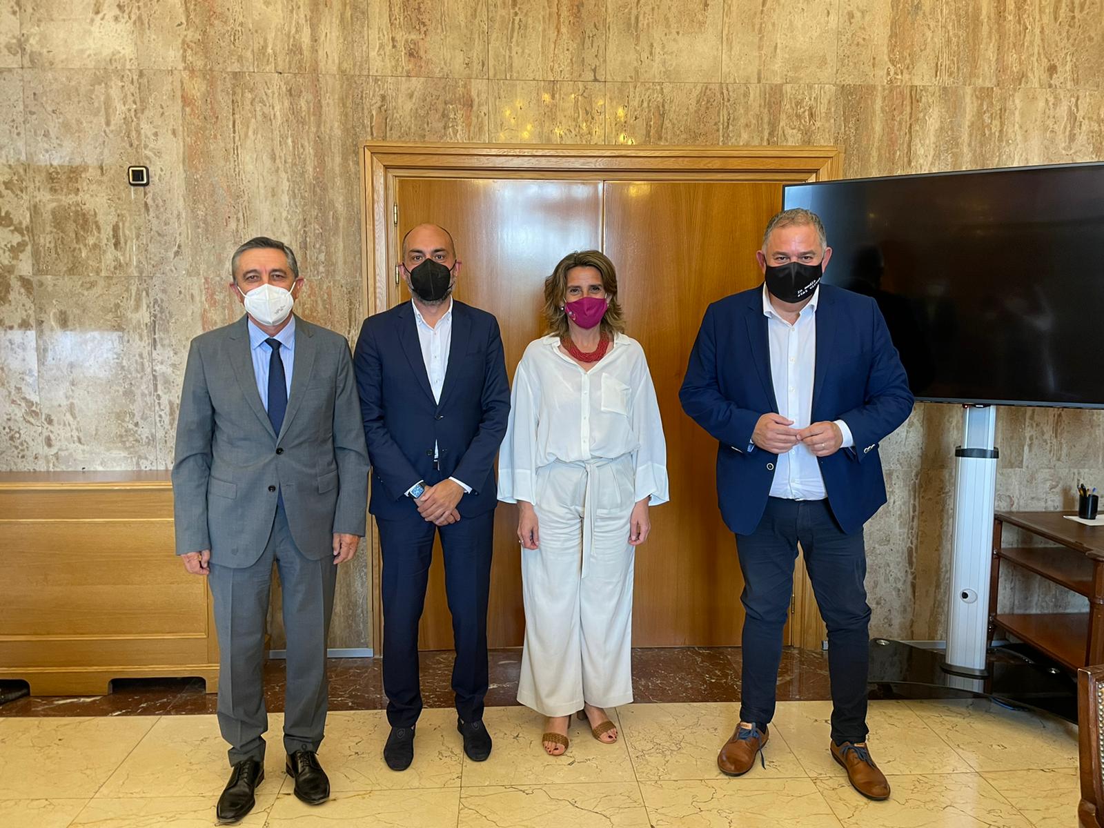 Los regantes del Tajo-Segura se reúnen con la ministra Teresa Ribera y le transmiten la necesidad de que el trasvase no se recorte Los regantes del Tajo-Segura se reúnen con la ministra Teresa Ribera y le transmiten la necesidad de que el trasvase no se recorte