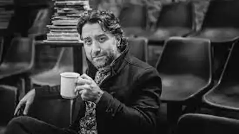 Hablamos con Álvaro Giménez, miembro de Auralaria, que han organizado la gala de entrega del premio poesia